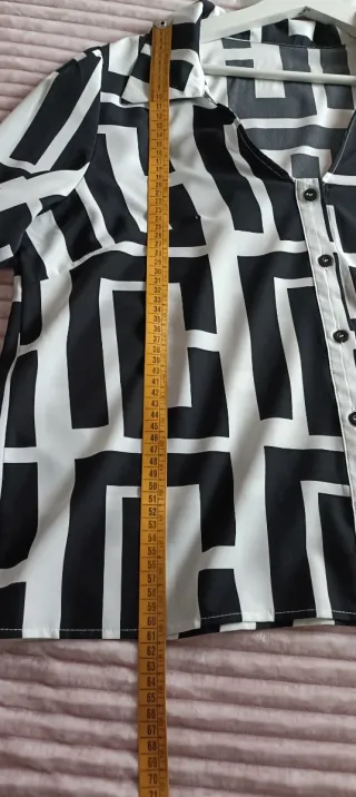 Blusa estampada blanco y negro