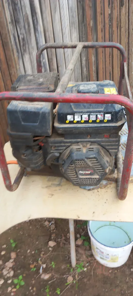 Generador Powermate EM2800  arranca pero no da luz