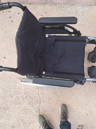Silla de ruedas practicamente nueva