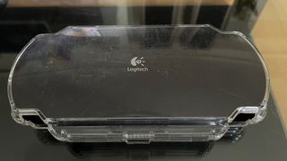 FUNDA RÍGIDA LOGITECH PSP FAT