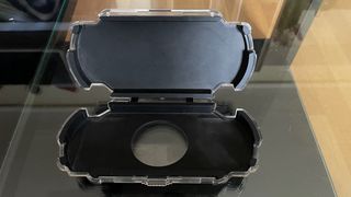 FUNDA RÍGIDA LOGITECH PSP FAT