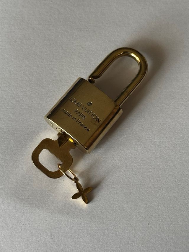 Lucchetto Louis Vuitton Dorato con Chiave