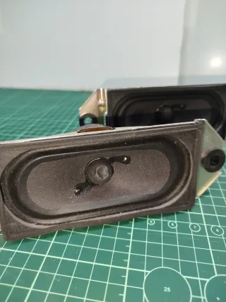 Pareja de altavoces rectangulares