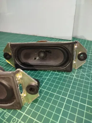 Pareja de altavoces rectangulares