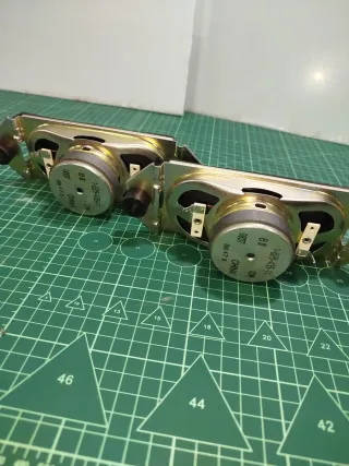 Pareja de altavoces rectangulares