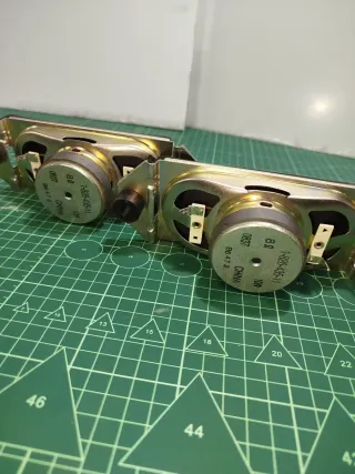 Pareja de altavoces rectangulares