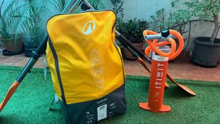 Kayak hinchable Tribord 2P con remos y hinchador