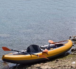 Kayak hinchable Tribord 2P con remos y hinchador