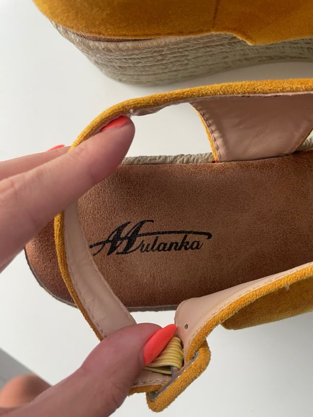 Sandalias plataforma mostaza