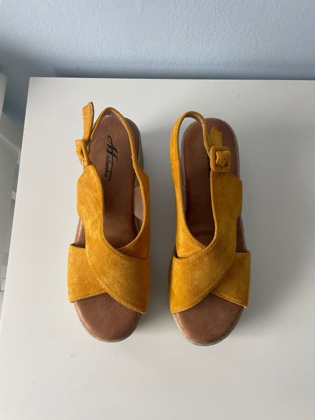 Sandalias plataforma mostaza