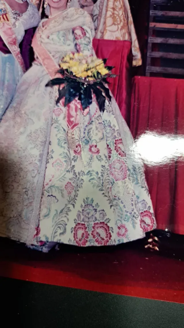 Traje de Fallera bordado