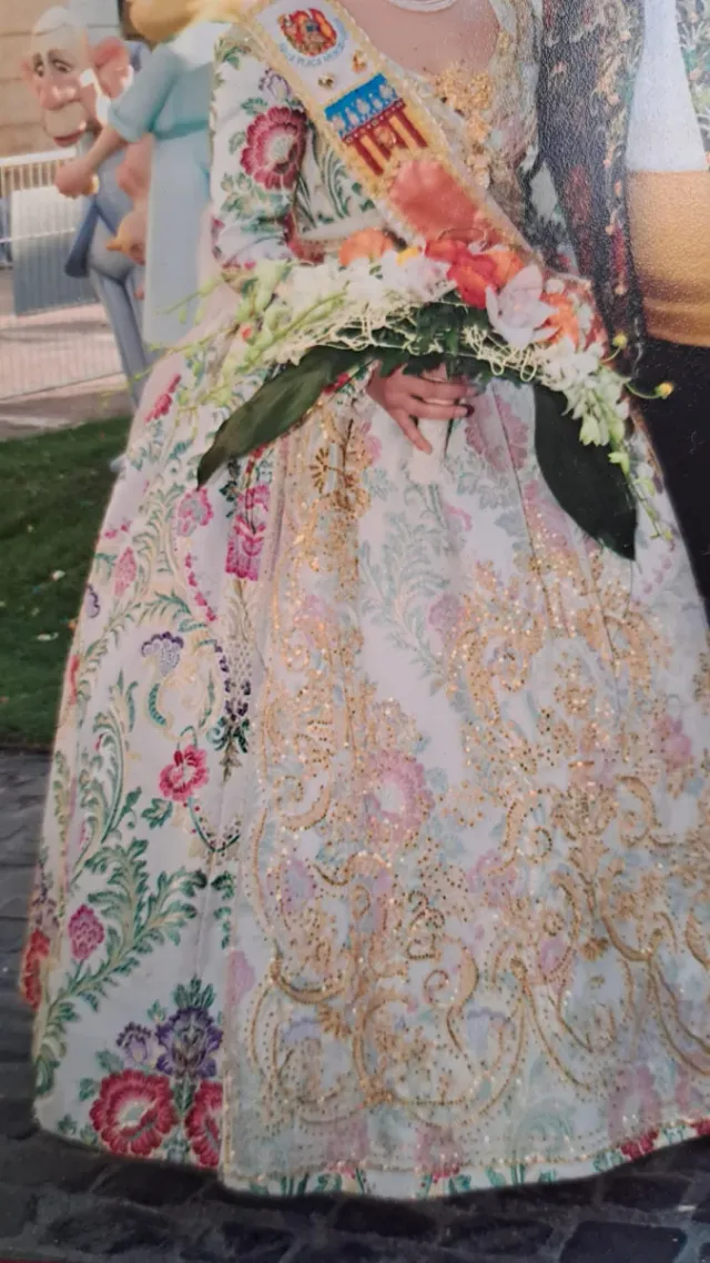 Traje de Fallera bordado