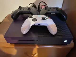 Xbox One S 1TB limited edition nera