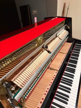 Piano Kawai K-15E del año 2006