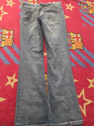 Pantalón vaquero tiro bajo Bershka