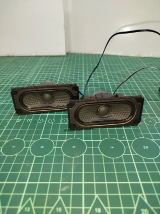 Pareja de altavoces pequeños