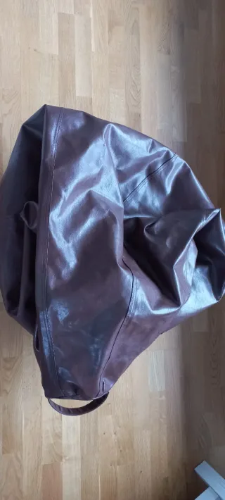 Puf pera.  Marca Mi puf de polipiel marrón URGE