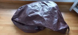 Puf pera.  Marca Mi puf de polipiel marrón URGE