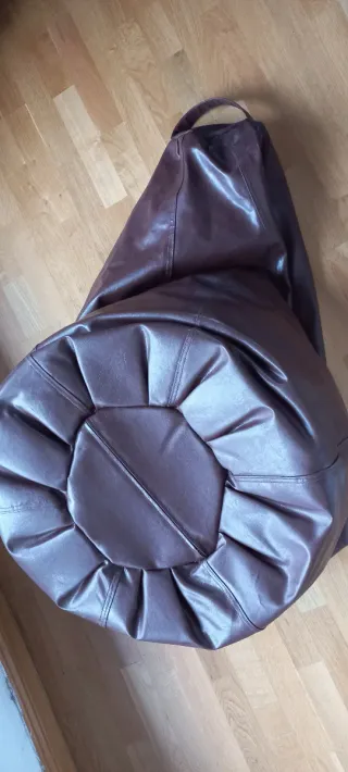 Puf pera.  Marca Mi puf de polipiel marrón URGE