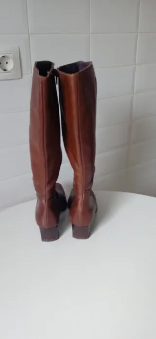 Botas de cuero marrones  Tacón 5 cms