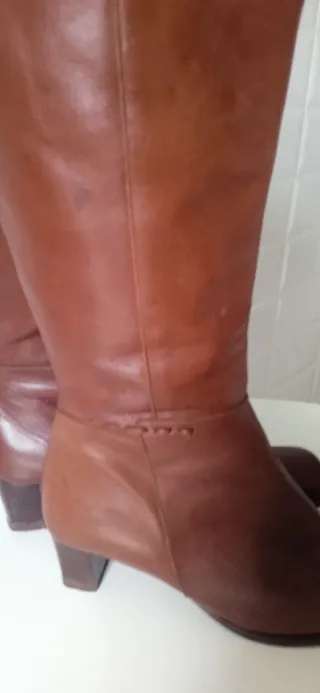Botas de cuero marrones  Tacón 5 cms