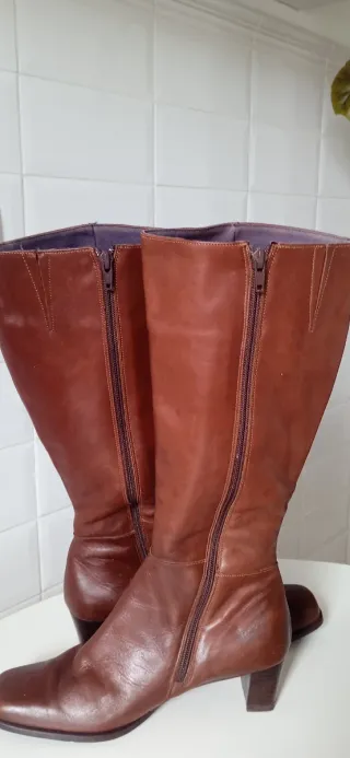 Botas de cuero marrones  Tacón 5 cms