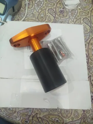 Protector de caídas naranja y negro