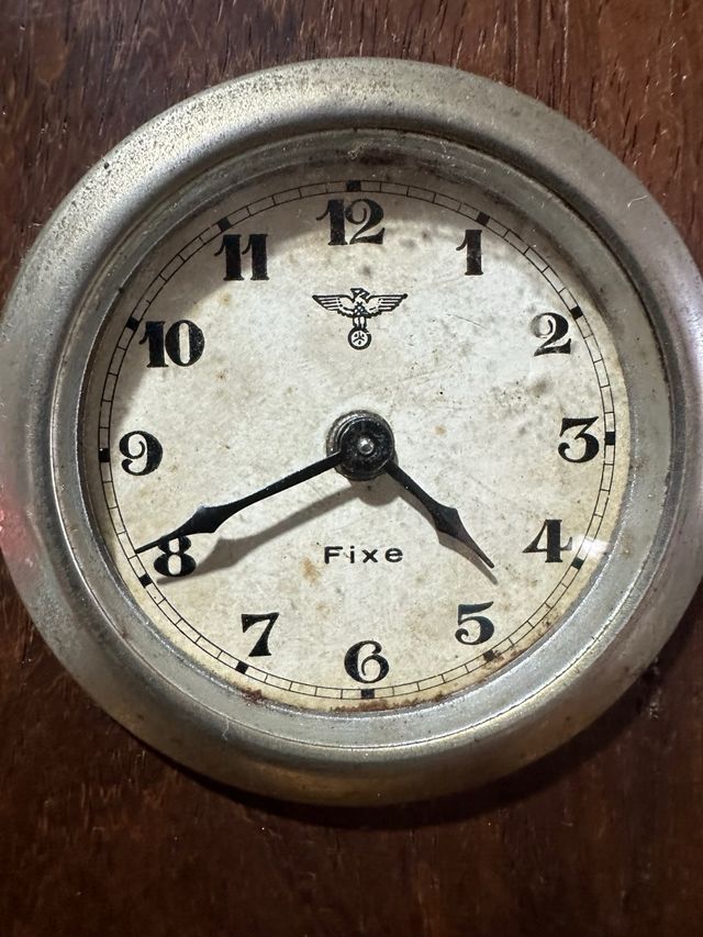 Antico orologio da tavolo in legno