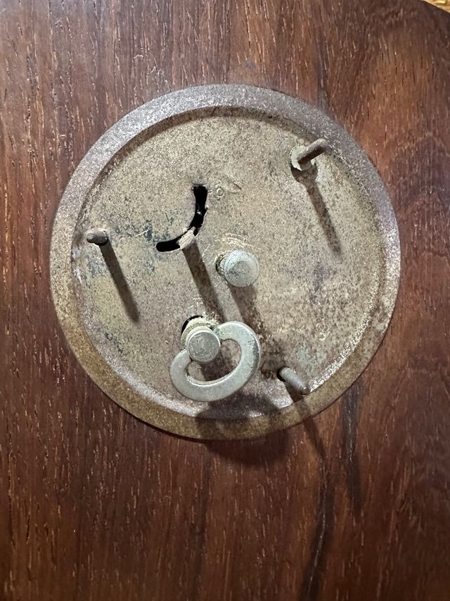 Antico orologio da tavolo in legno