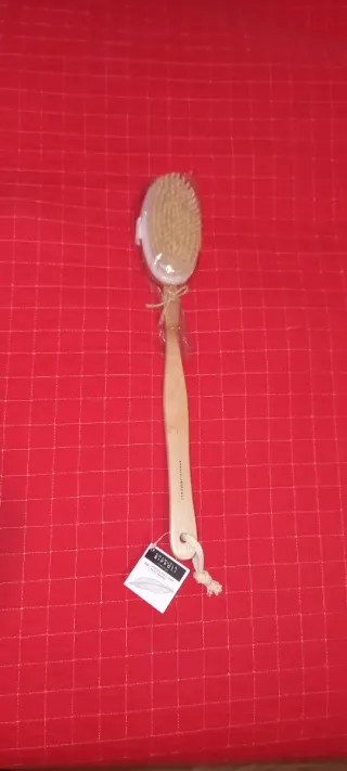 Spazzola corpo setole naturali manico lungo