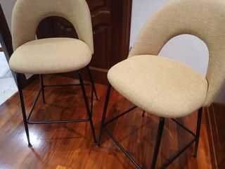 Taburetes de cocina beige y negro