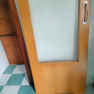 Puerta corredera madera maciza con cristal