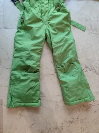 Mono de nieve verde Talla 4 años