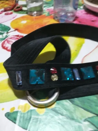 Cintura nera con pietre colorate