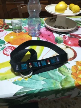 Cintura nera con pietre colorate