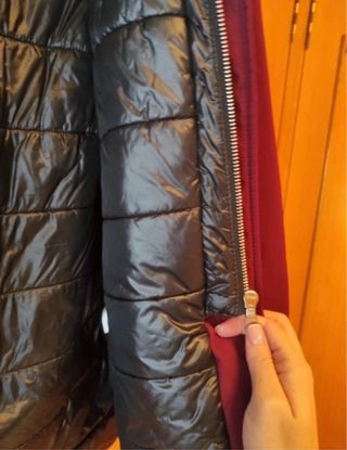 Abrigo C&A Morado/ Burdeos con Capucha y Pelo