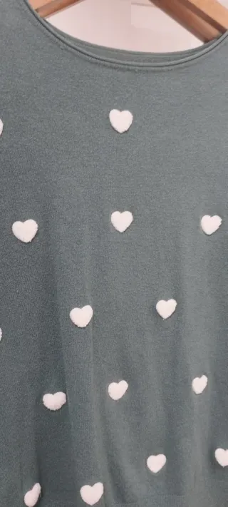 Jersey verde con corazones blancos