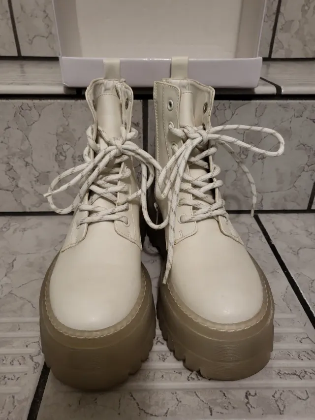 Anfibi donna bianchi con suola alta