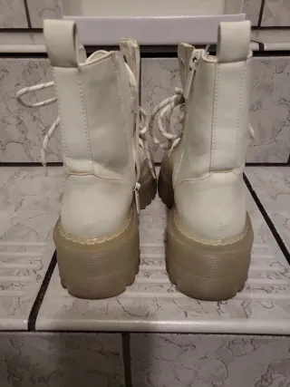 Anfibi donna bianchi con suola alta