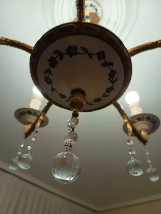 Lámpara de bronce dorada con cristales