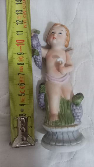 Statuina angioletto con uva N