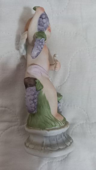 Statuina angioletto con uva N