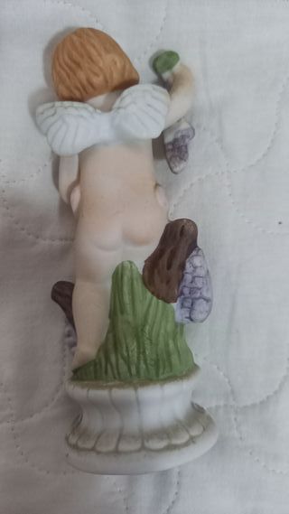 Statuina angioletto con uva N