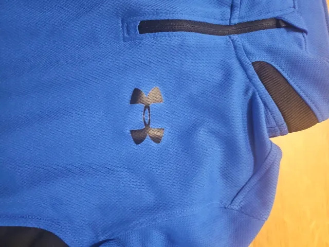 Camiseta térmica Under Armour azul. Talla 12-13
