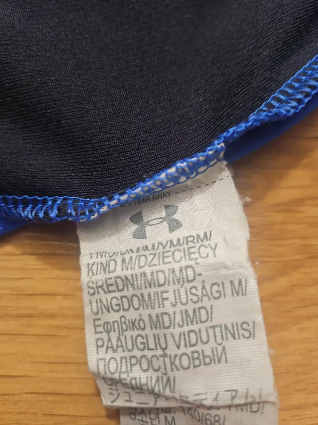 Camiseta térmica Under Armour azul. Talla 12-13