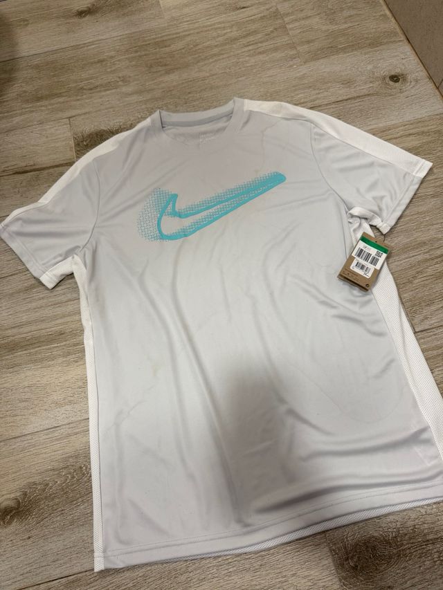 Camiseta Nike Gris y Blanca
