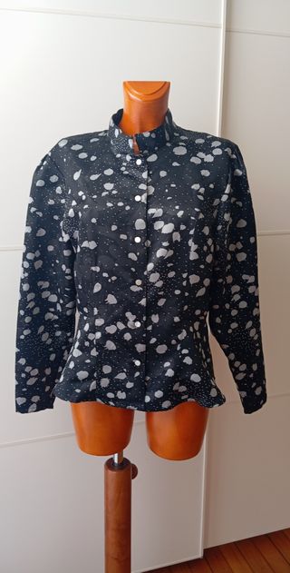 Chaqueta vintage estampada con péplum. Nueva.