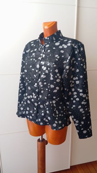 Chaqueta vintage estampada con péplum. Nueva.