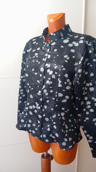 Chaqueta vintage estampada con péplum. Nueva.