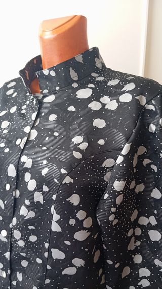 Chaqueta vintage estampada con péplum. Nueva.